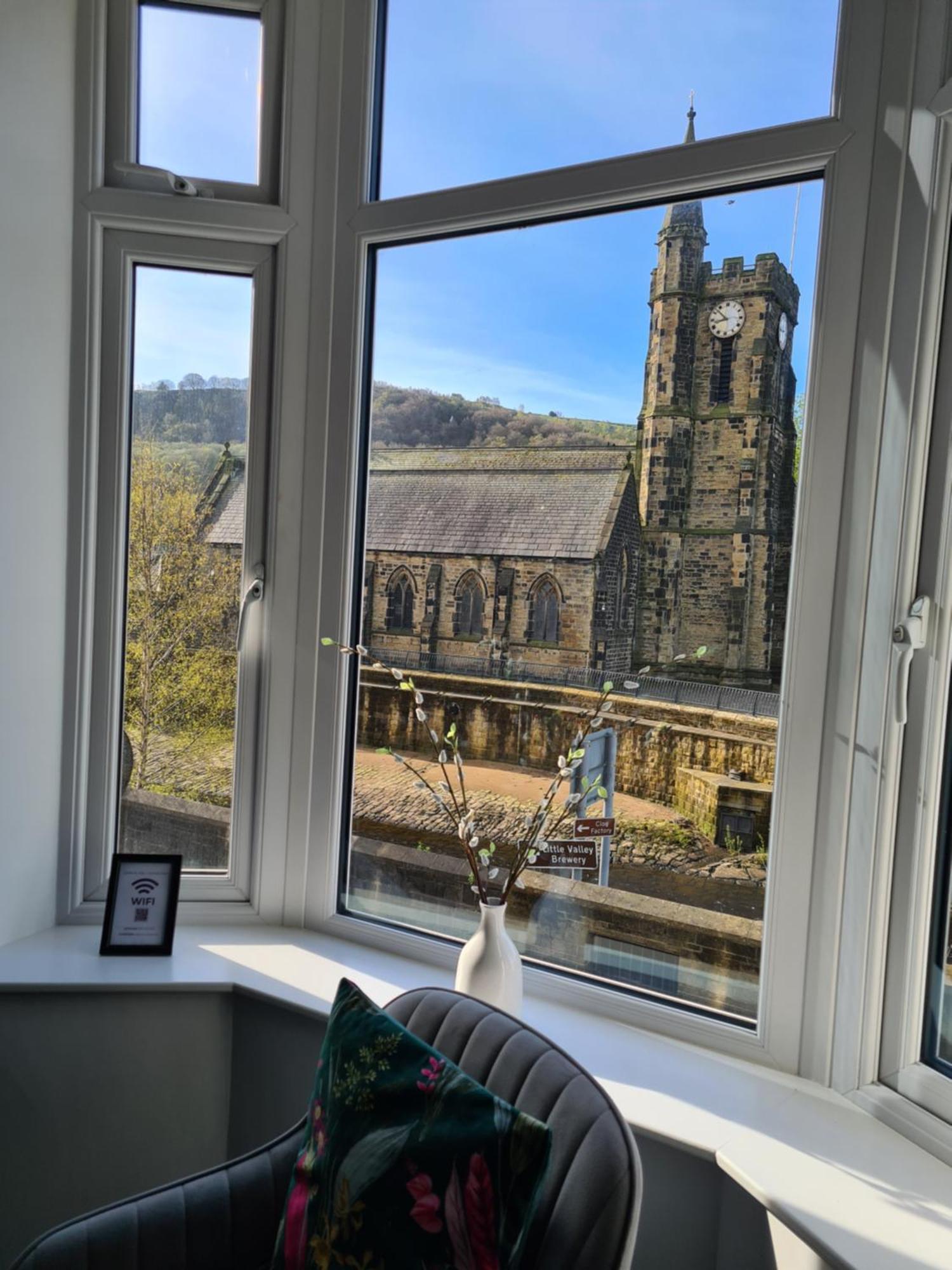 Modern River View Mytholmroyd Apartment Bagian luar foto